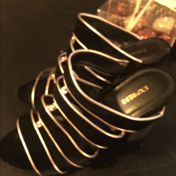 Express high heels - Picture 2 of 4